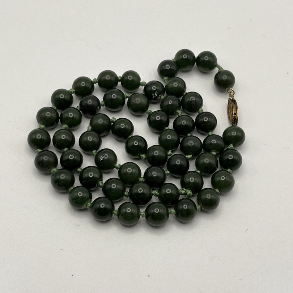 VTG Hand Knotted Mossy Green Nephrite Jade Beaded Necklace Sterling .925 Clasp